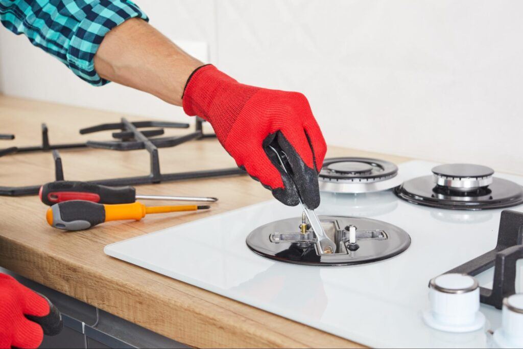 Cleaning the igniter on a gas cooktop burner